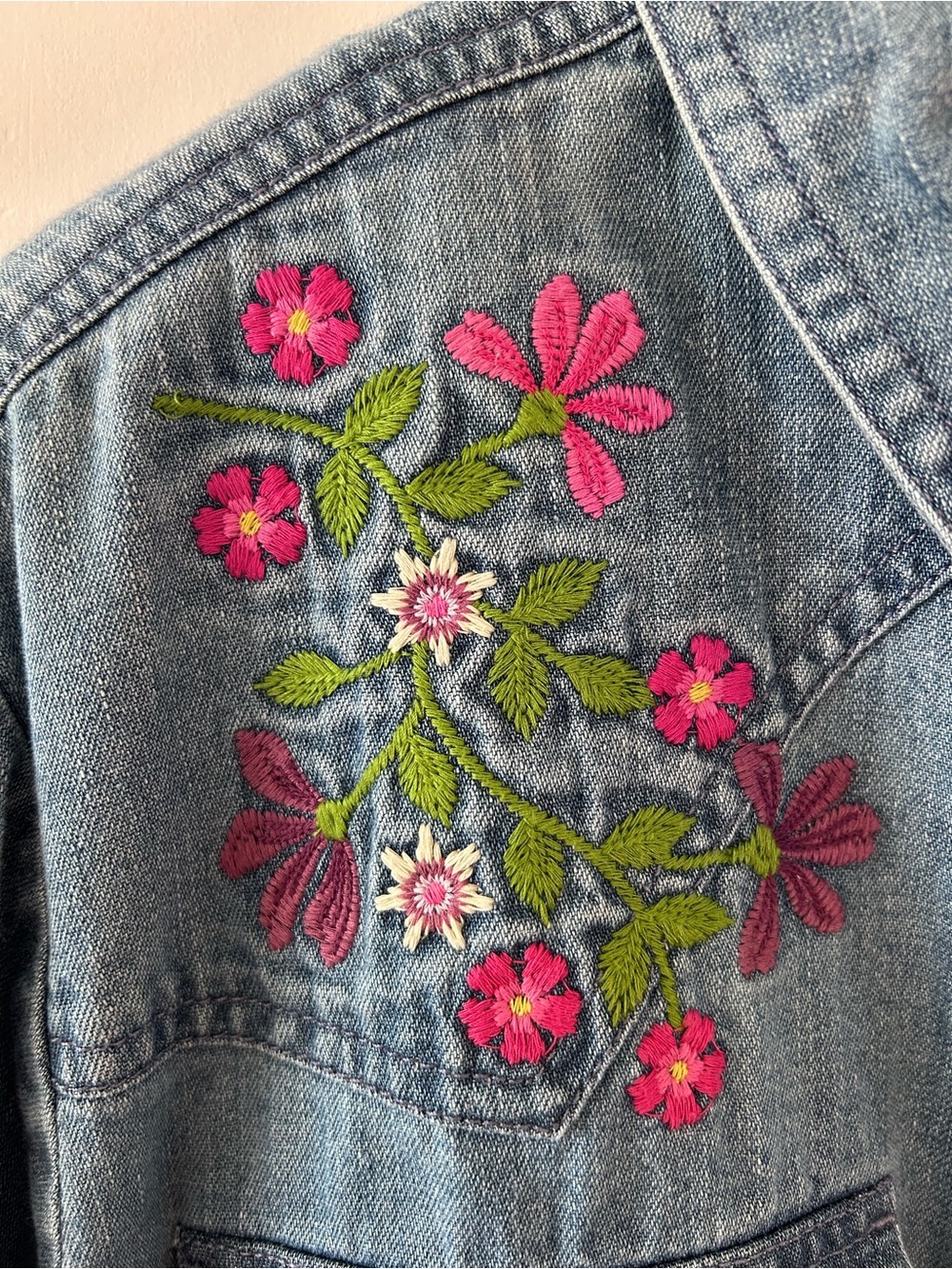 DRAPER JAMES Lynn Embroidered Cotton Denim Snap Front Shirt | Large - Picture 6 of 6